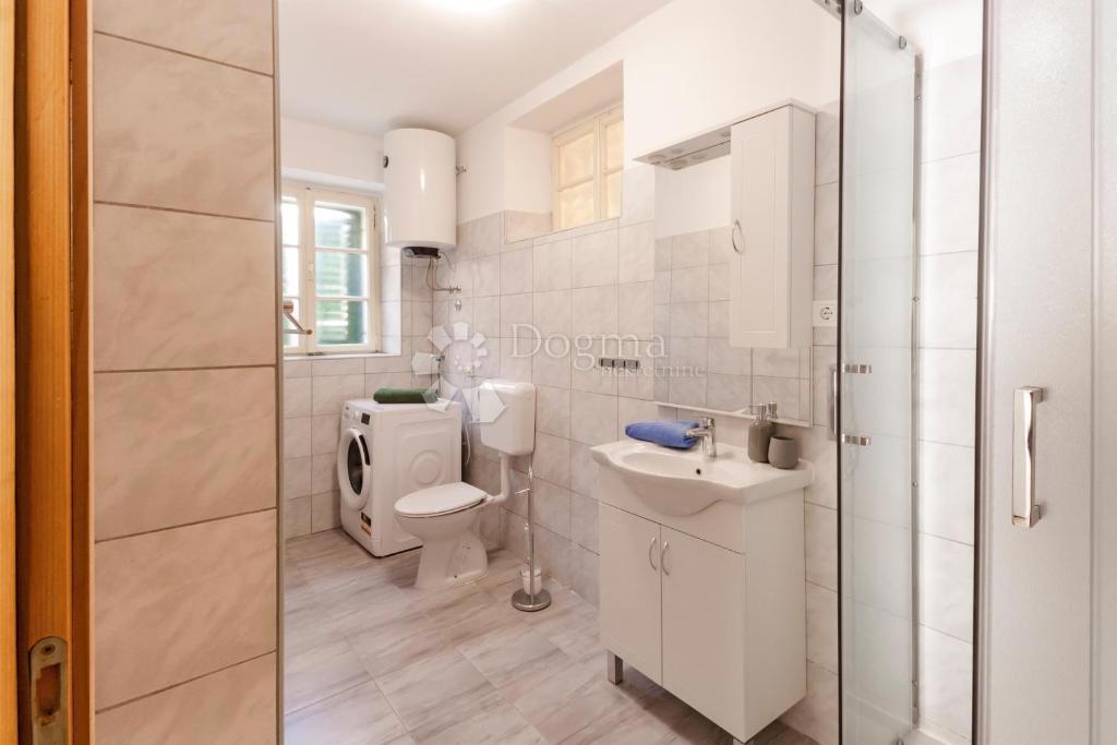 DVE AVTOHTONI POČITNIŠKI HIŠI - Marčana