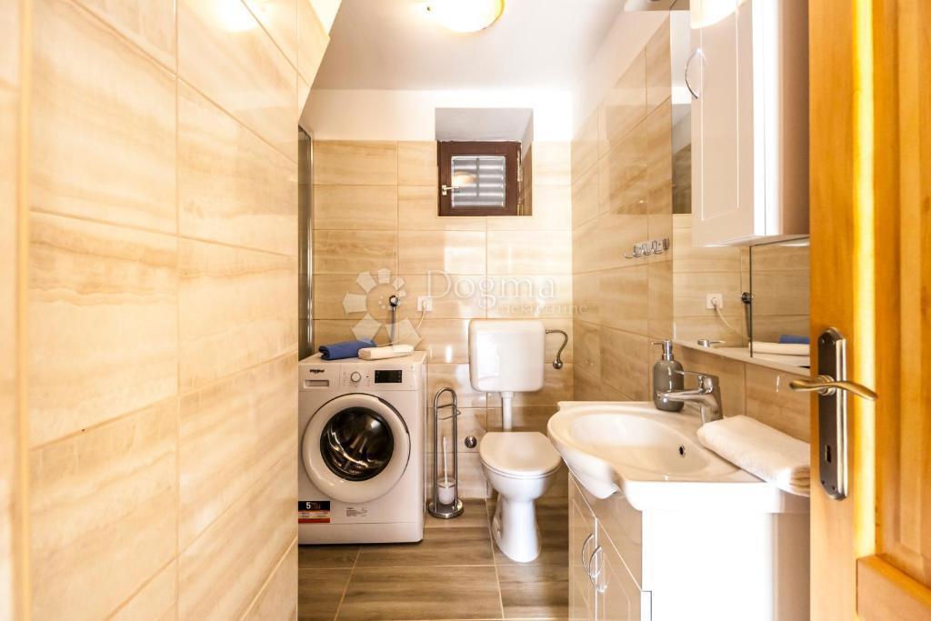 DVE AVTOHTONI POČITNIŠKI HIŠI - Marčana