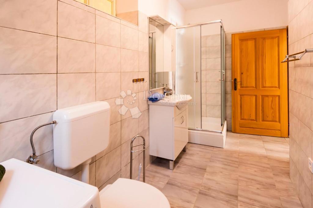 DVE AVTOHTONI POČITNIŠKI HIŠI - Marčana