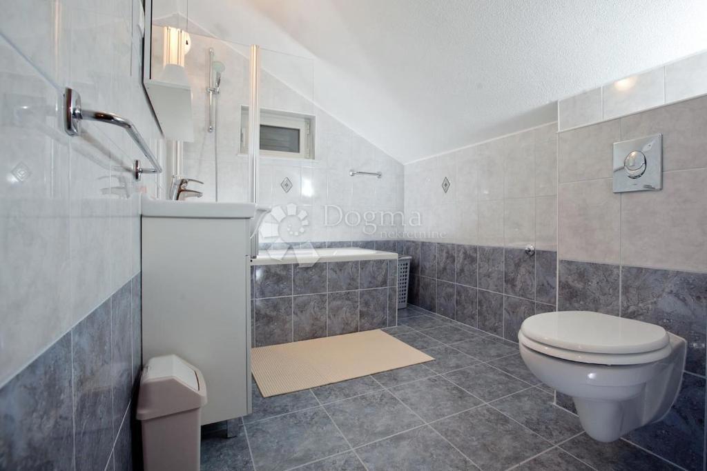 Hiša Bast, Baška Voda, 130m2