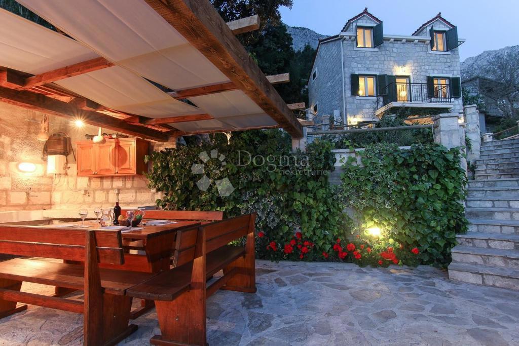 Hiša Bast, Baška Voda, 130m2