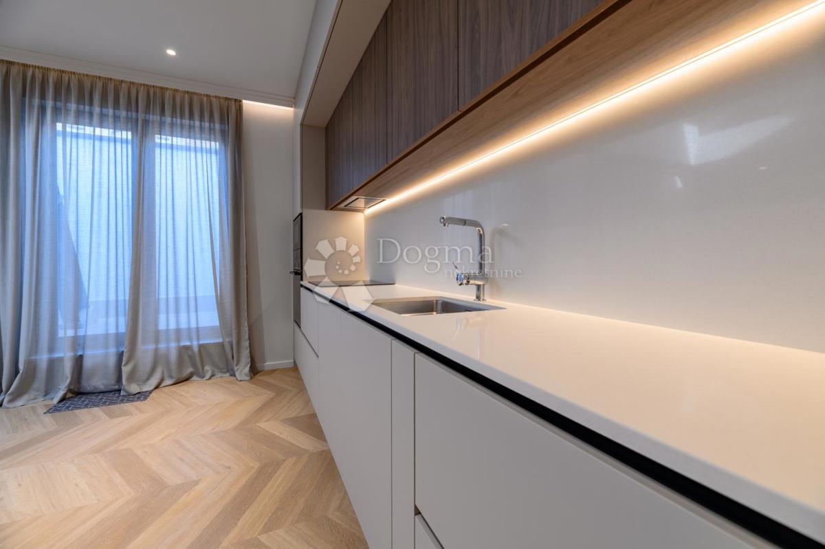 CENTER ZAGREBA, LUKSUZNO NOVO RENOVIRANO STANOVANJE