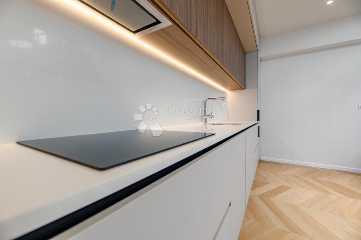 CENTER ZAGREBA, LUKSUZNO NOVO RENOVIRANO STANOVANJE