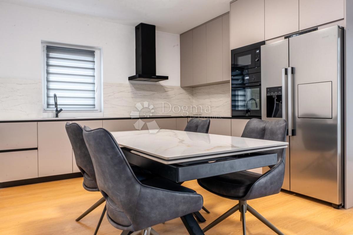 Hiša Vlaškovec, Jastrebarsko - Okolica, 217m2