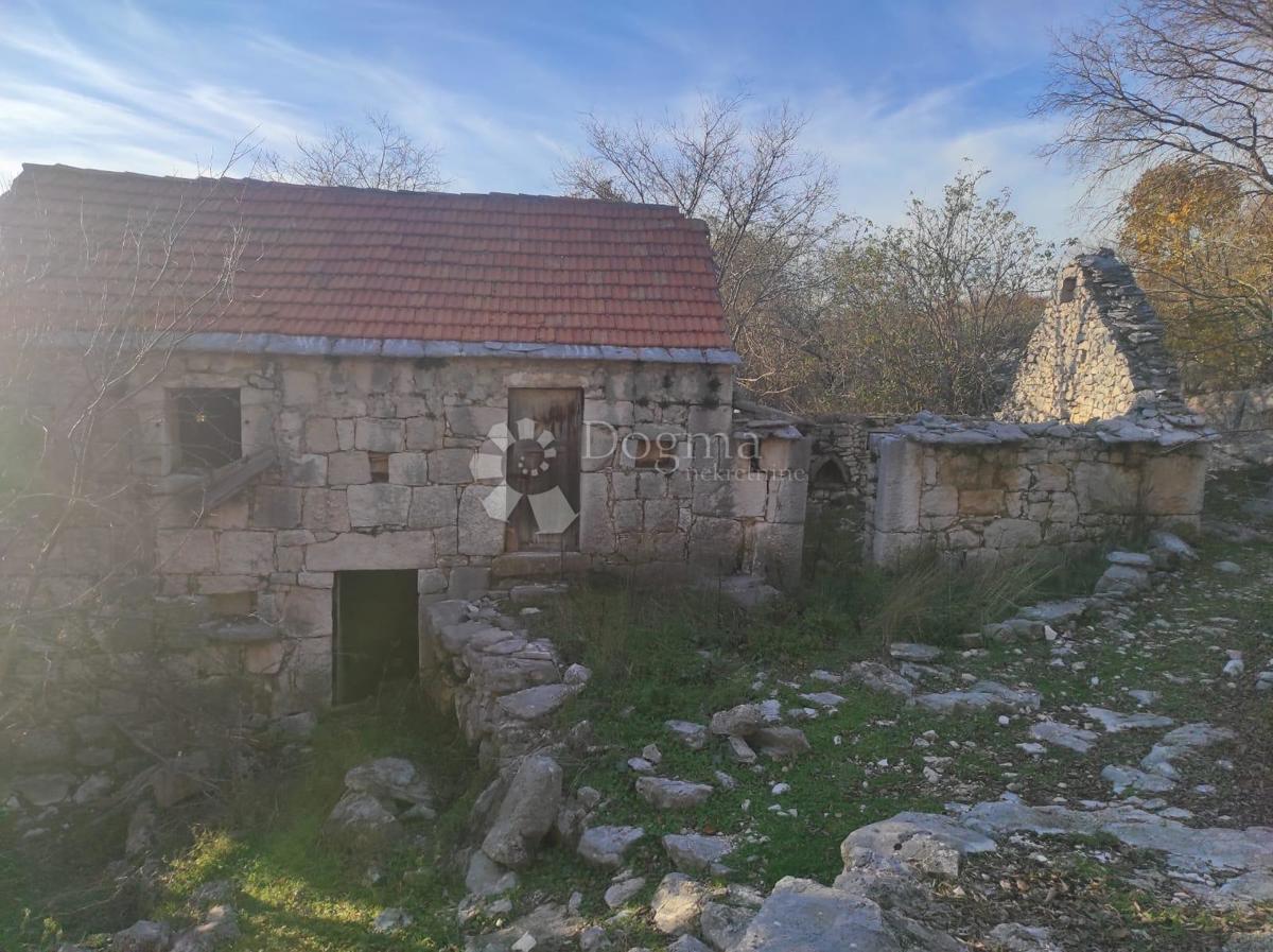 Zazidljivo zemljišče Korušce, Klis, 3.500m2