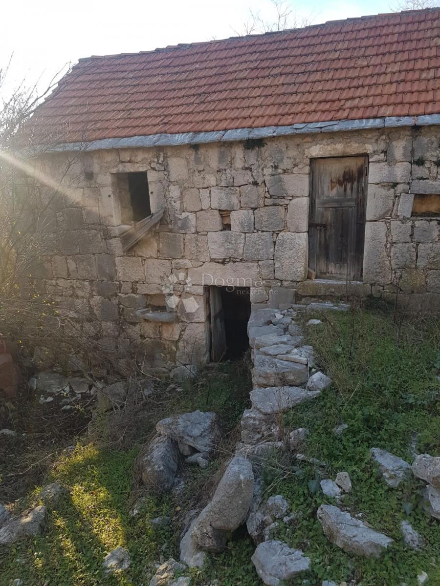 Zazidljivo zemljišče Korušce, Klis, 3.500m2