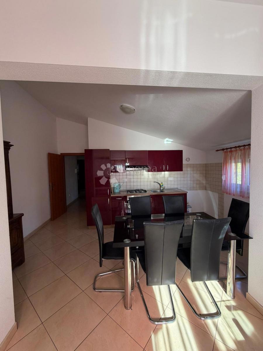 Stanovanje Okrug Gornji, Okrug, 72m2