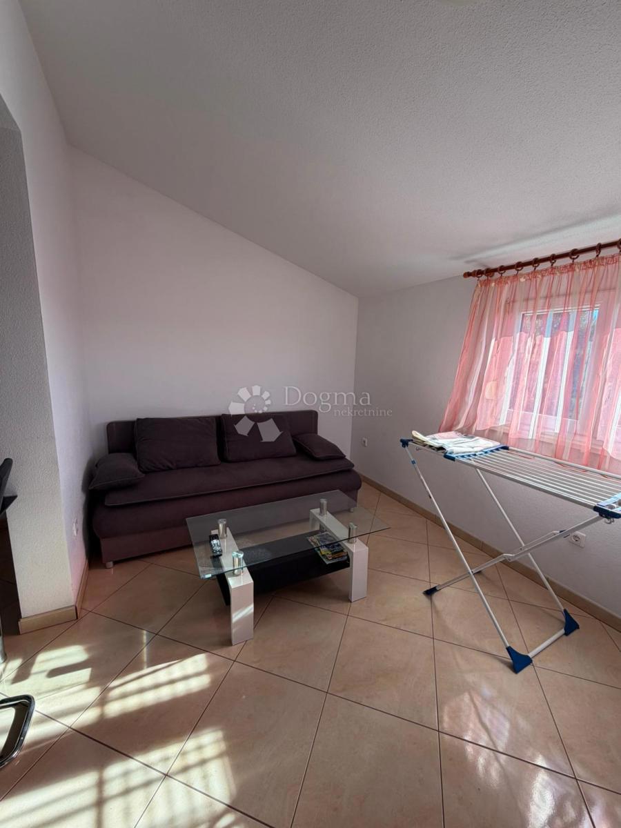 Stanovanje Okrug Gornji, Okrug, 72m2