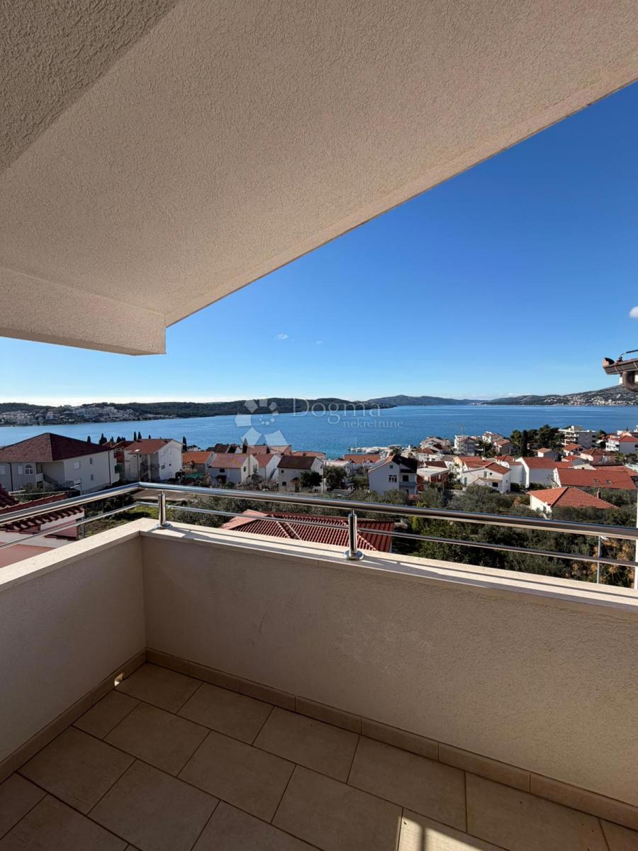 Stanovanje Okrug Gornji, Okrug, 72m2