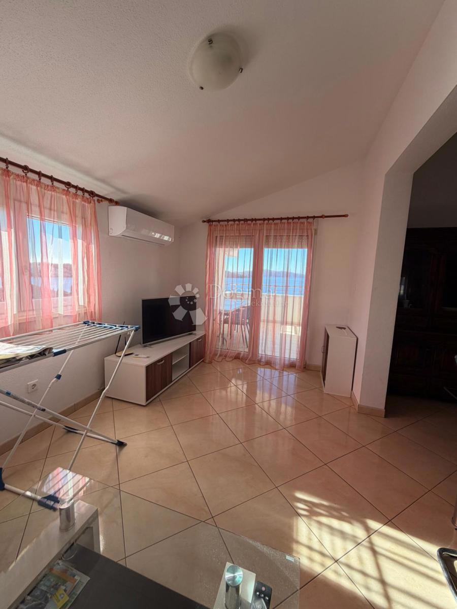 Stanovanje Okrug Gornji, Okrug, 72m2