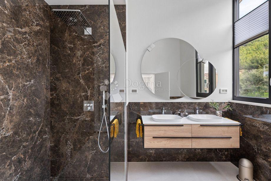 Hiša Jesenice, Dugi Rat, 105m2