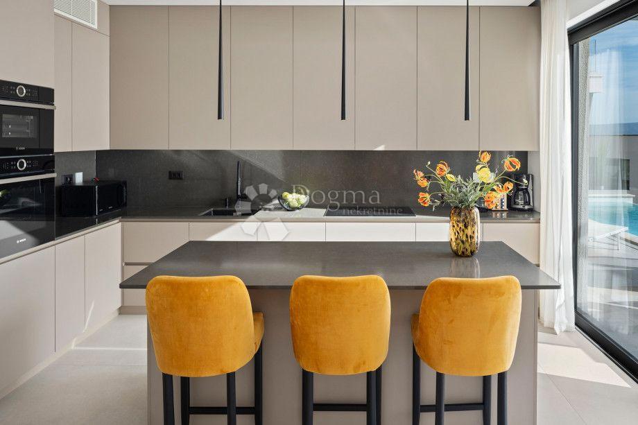 Hiša Jesenice, Dugi Rat, 105m2