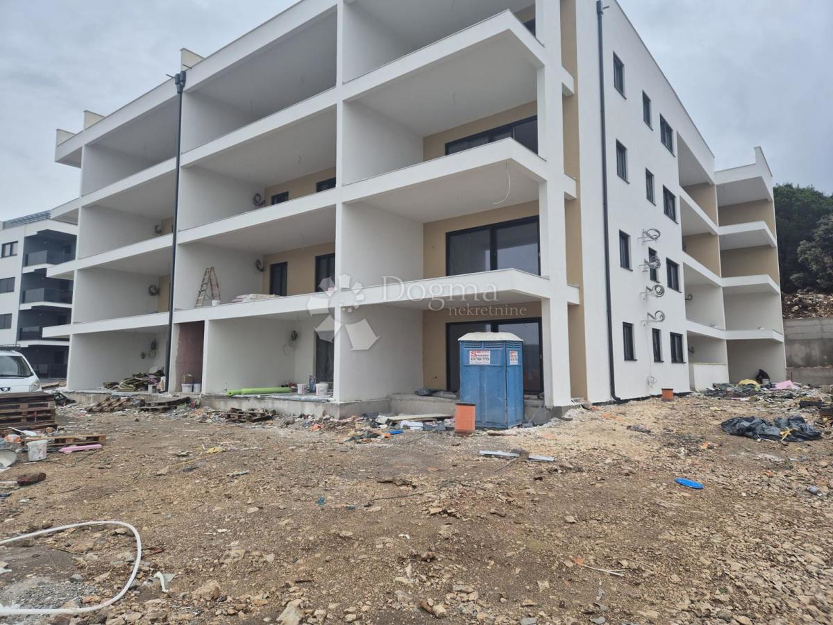 Stanovanje Okrug Gornji, Okrug, 106,37m2