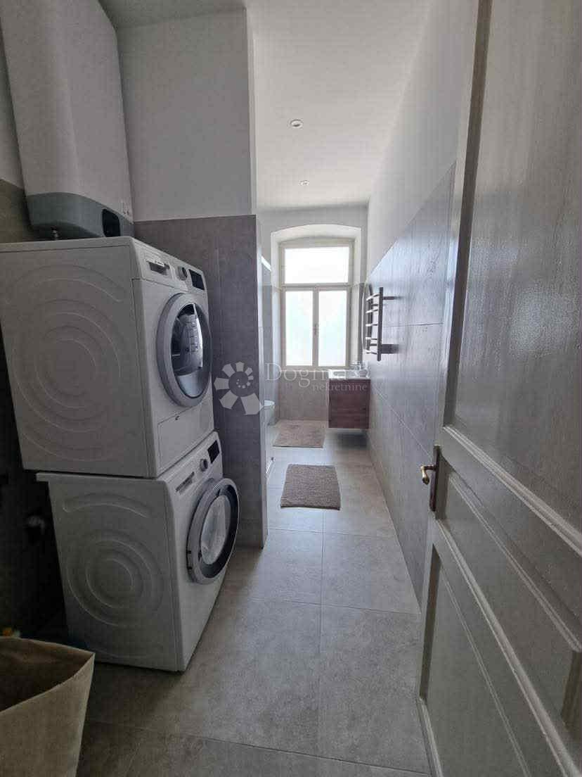 Elegantno opremljeno stanovanje za dolgoročni najem v samem središču Pulja - 93 m² s teraso