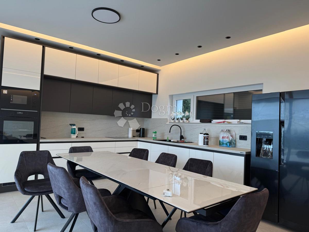 Hiša Šijana, Pula, 205m2