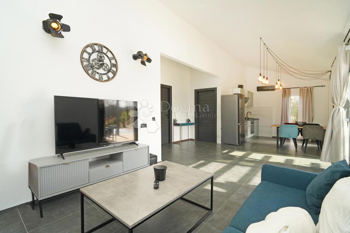 Hiša Višnjan, 66m2