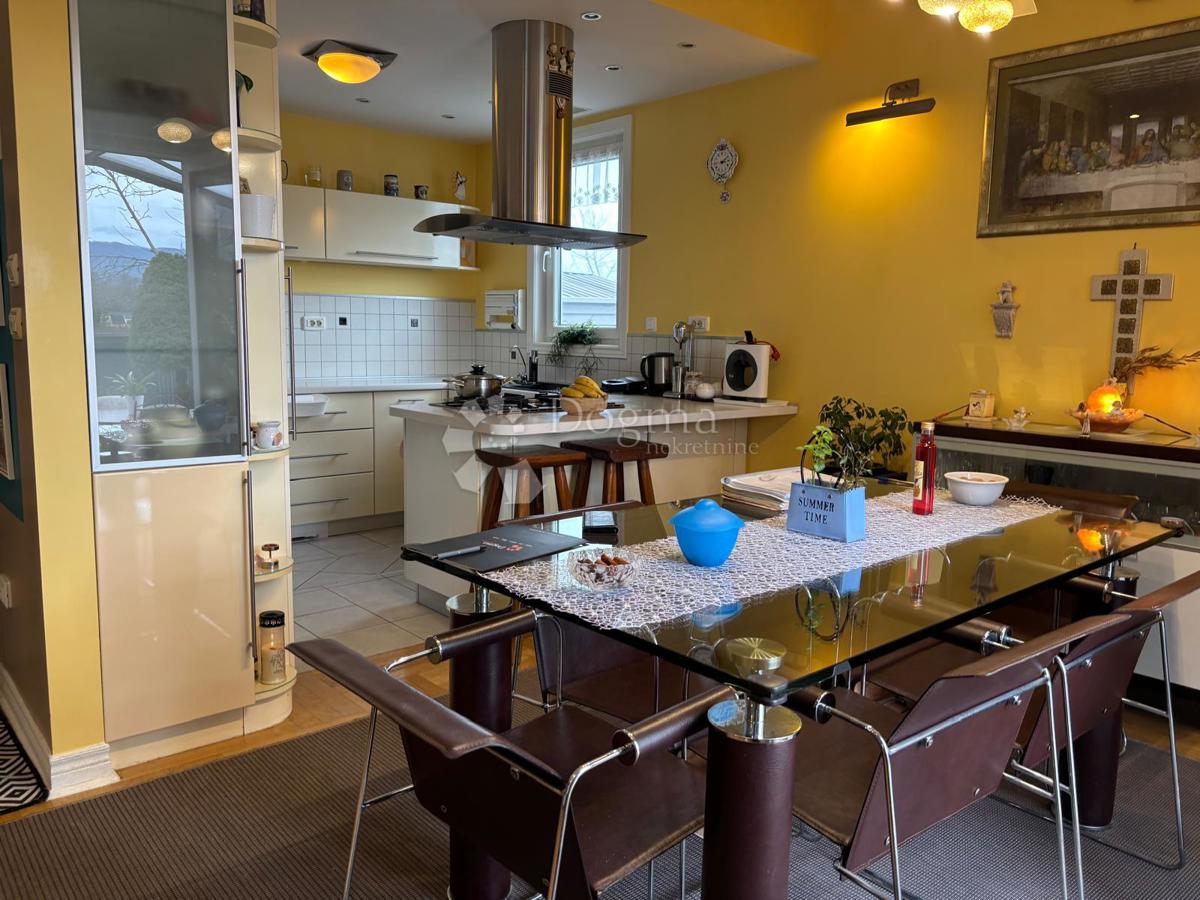 Hiša Novi Dvori, Zaprešić, 200m2