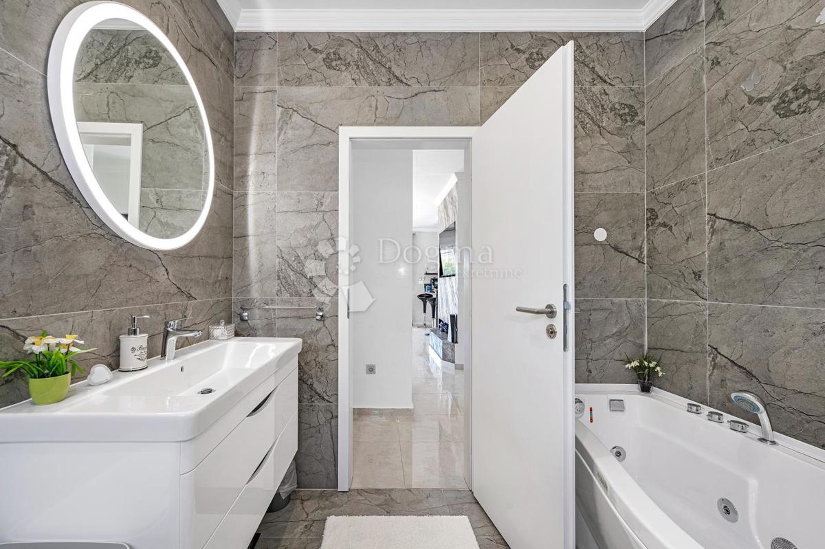 Hiša Bilice, Šibenik - Okolica, 142m2