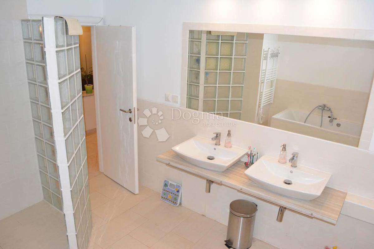 Hiša Nova Vas, Poreč, 318,31m2