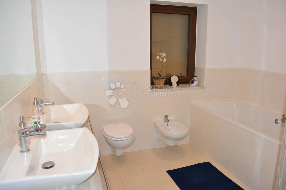 Hiša Nova Vas, Poreč, 318,31m2