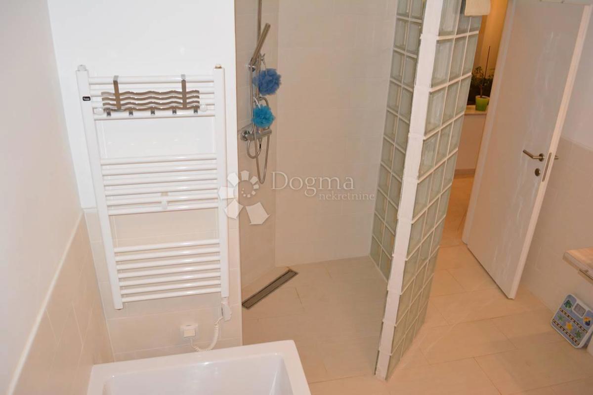 Hiša Nova Vas, Poreč, 318,31m2