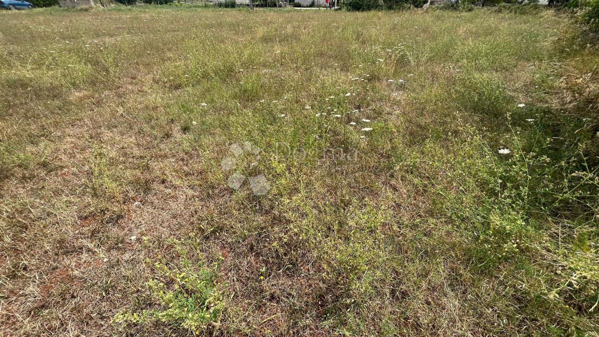 Stavbno zemljišče 1050 m² ob asfaltu, Sveti Lovreč