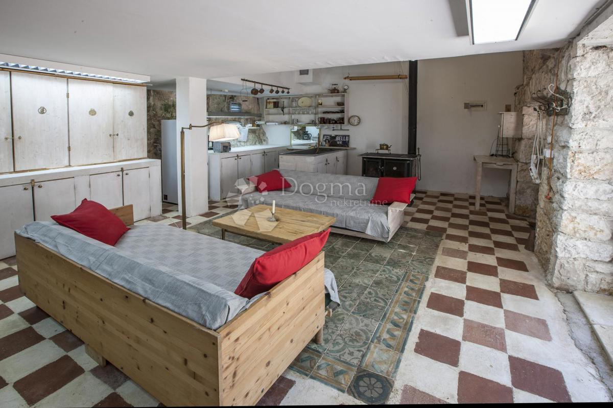 Hiša Centar, Pula, 199m2