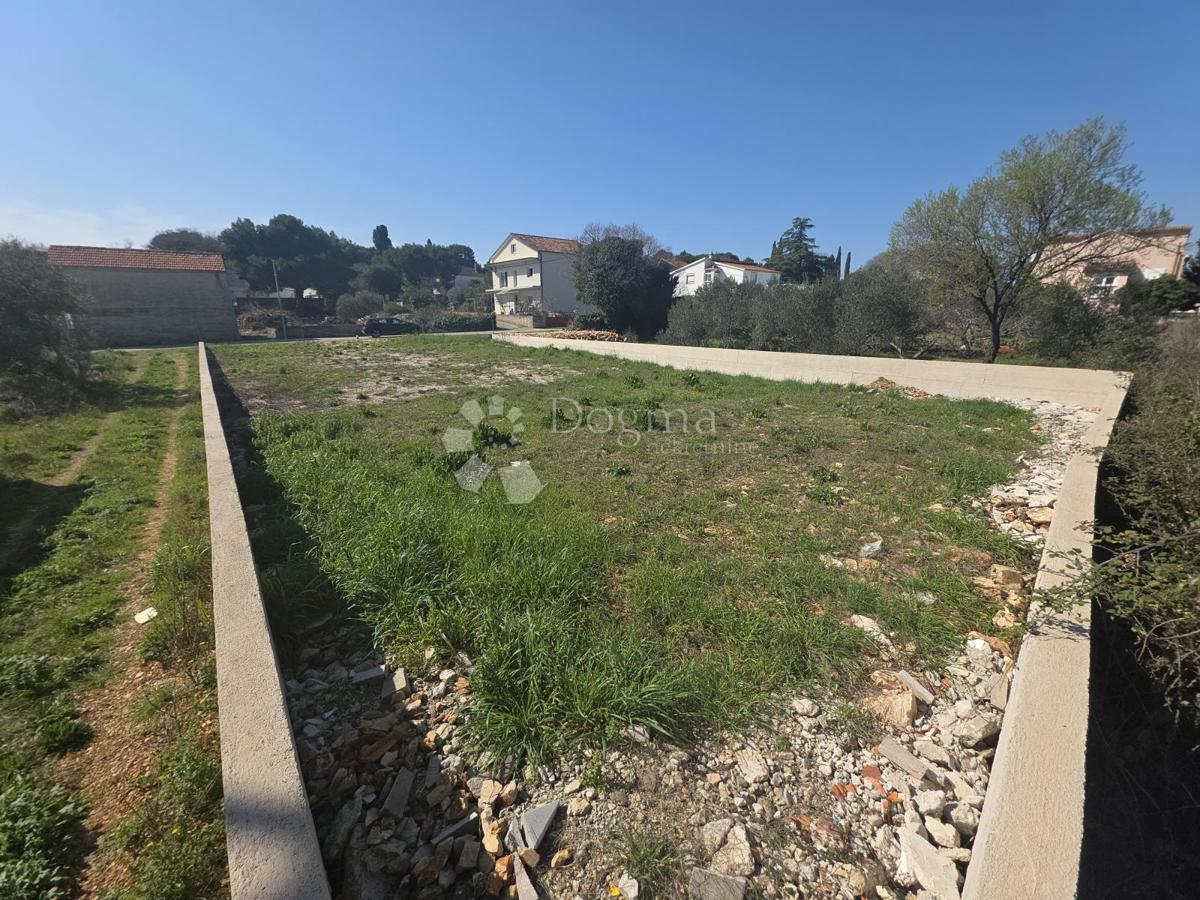 Zazidljivo zemljišče Jezera, Tisno, 589m2