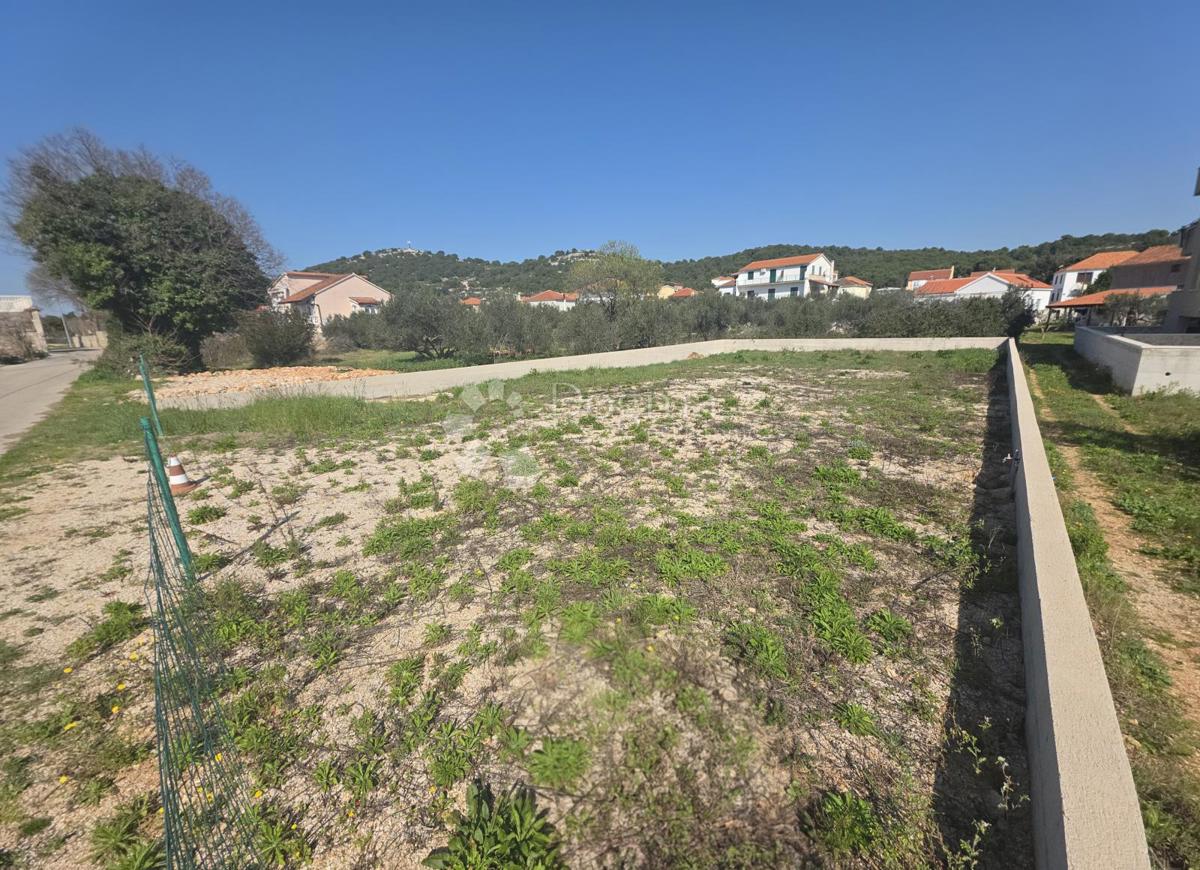 Zazidljivo zemljišče Jezera, Tisno, 589m2