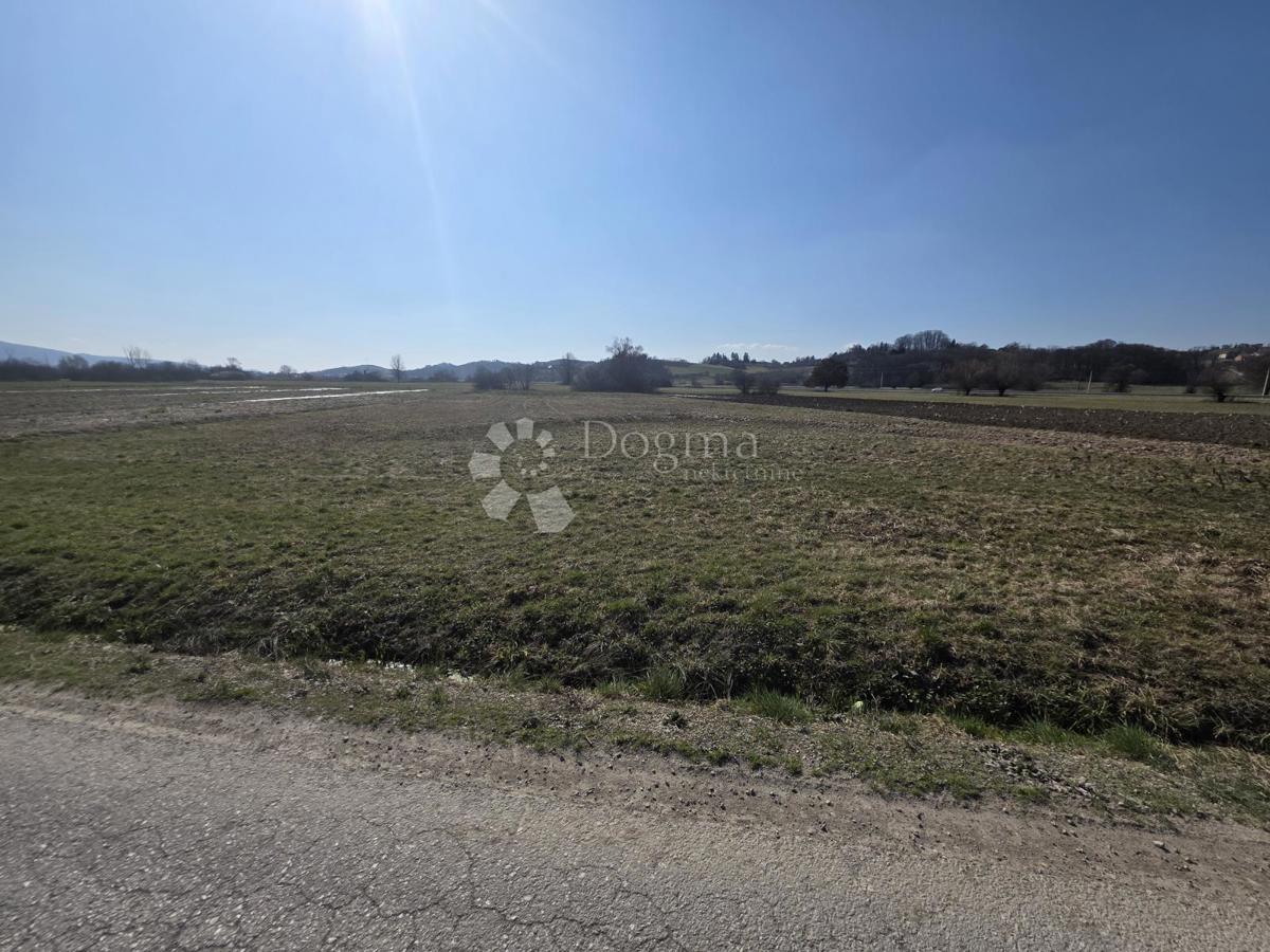 Zazidljivo zemljišče Luka, 2.410m2