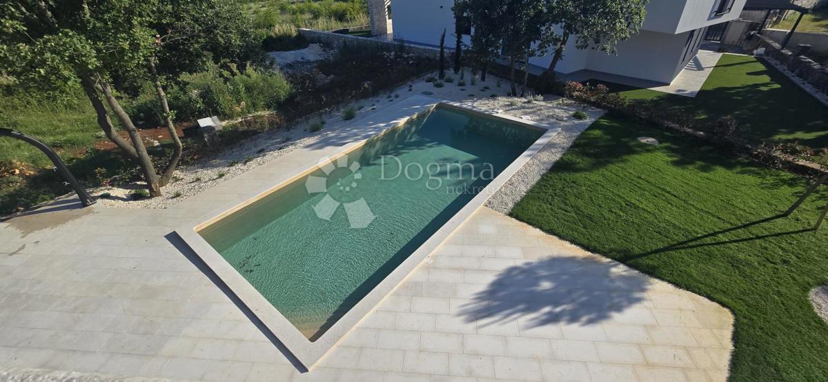 Zazidljivo zemljišče Sutivanac, Barban, 1.045m2