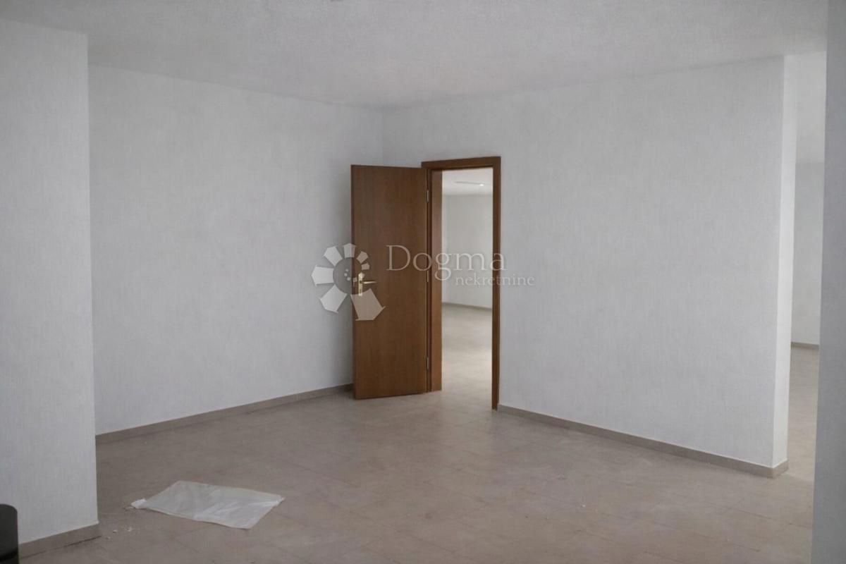 Poslovni prostor Donji Miholjac, 122,40m2