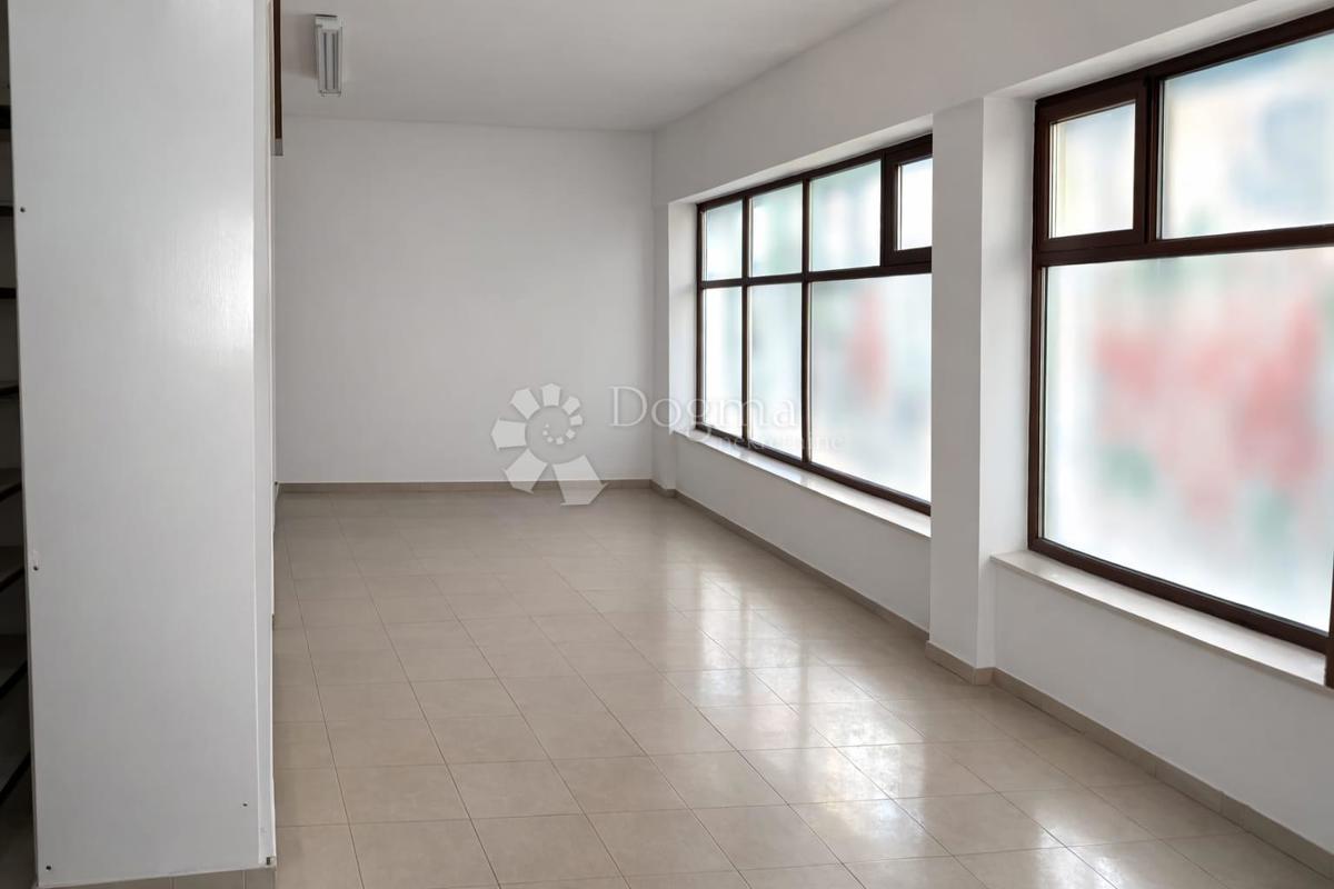 Poslovni prostor Donji Miholjac, 122,40m2