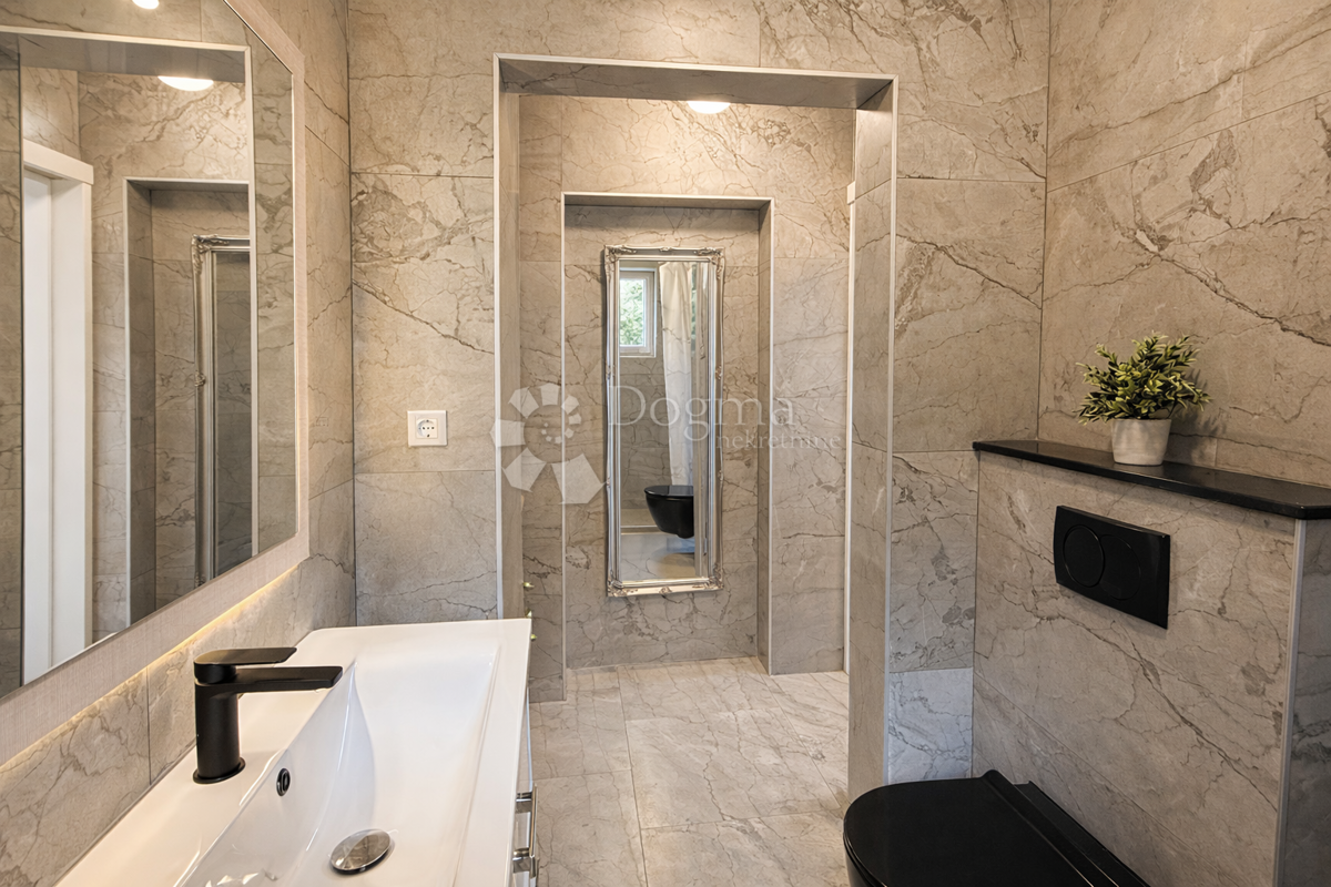 Hiša Žrnovnica, Split - Okolica, 102m2