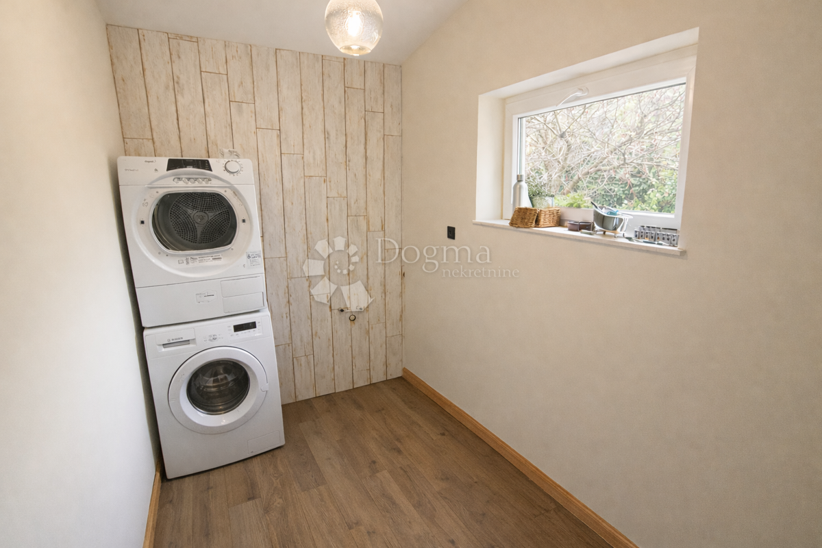 Hiša Žrnovnica, Split - Okolica, 102m2