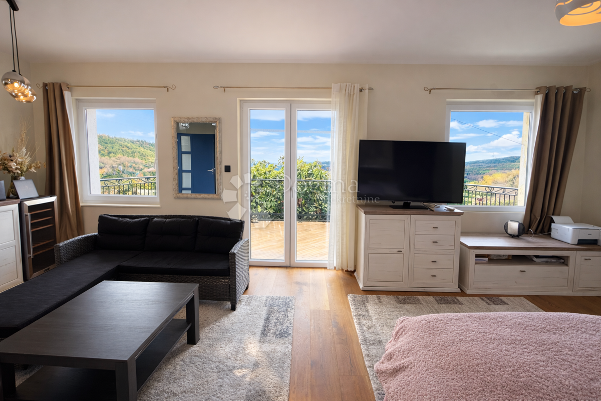 Hiša Žrnovnica, Split - Okolica, 102m2