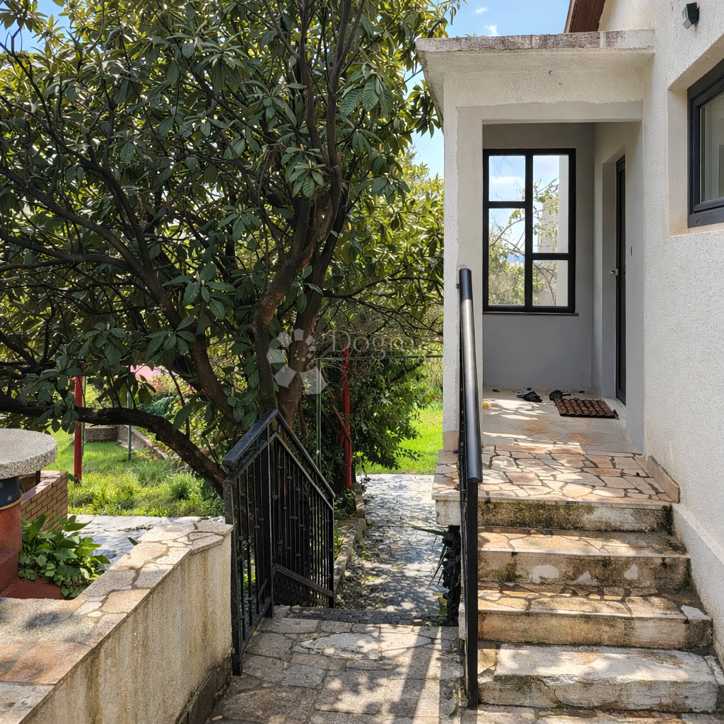 Hiša Žrnovnica, Split - Okolica, 102m2