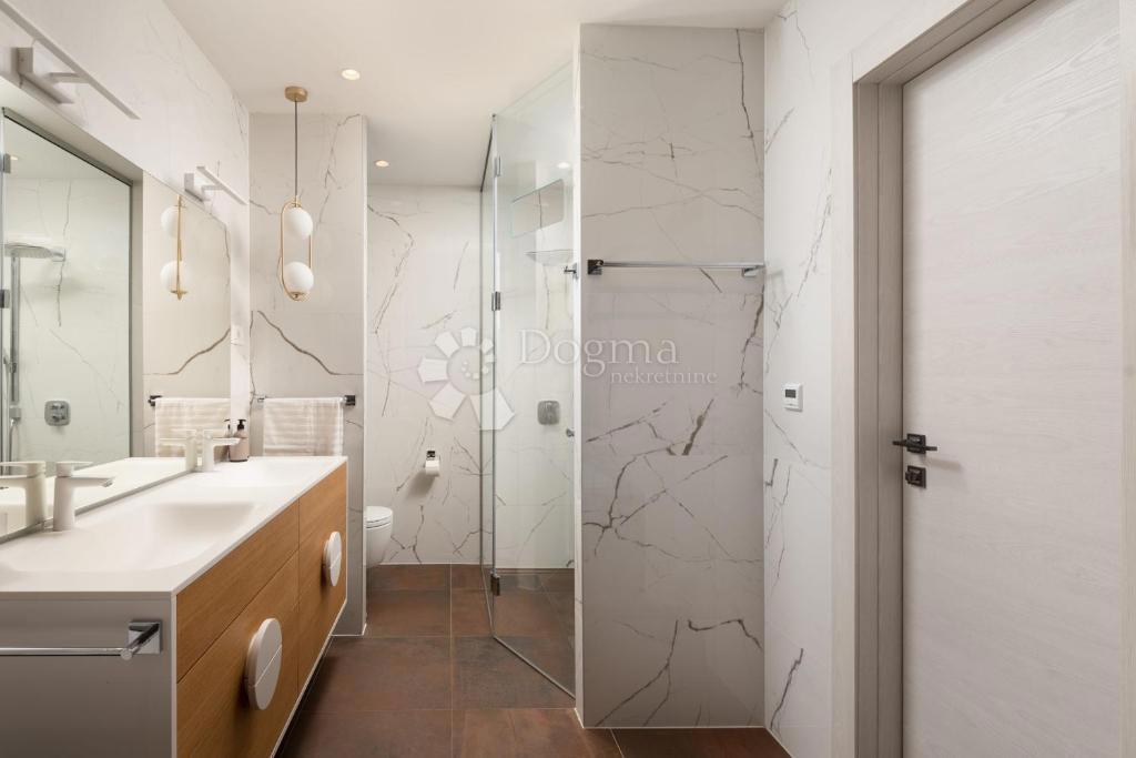 Hiša Smoković, Zemunik Donji, 350m2