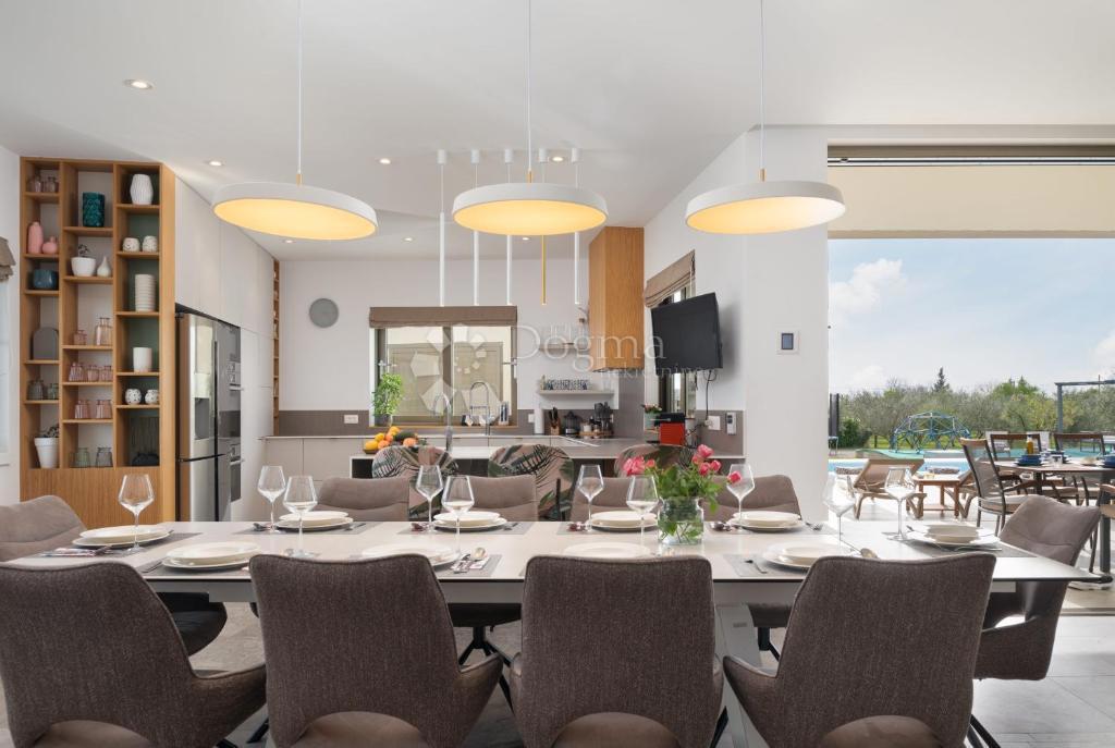 Hiša Smoković, Zemunik Donji, 350m2