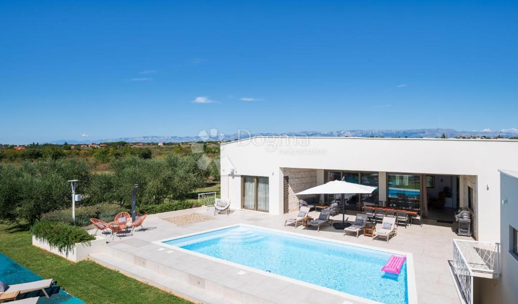 Hiša Smoković, Zemunik Donji, 350m2