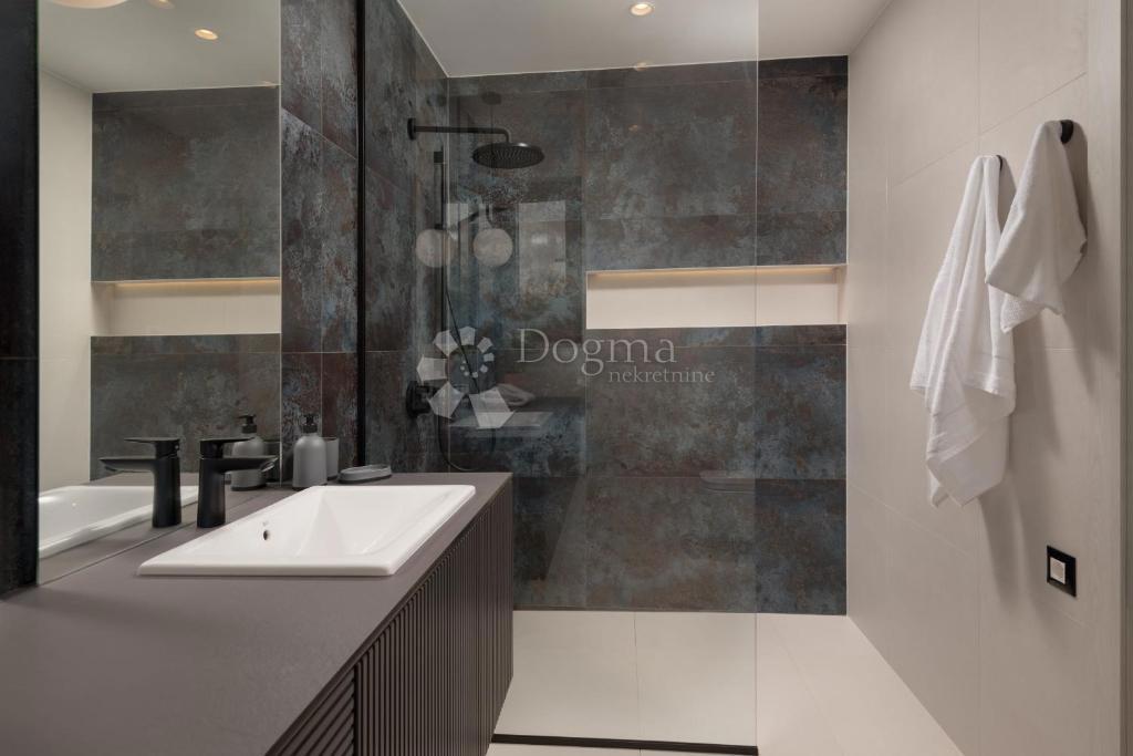 Hiša Smoković, Zemunik Donji, 350m2