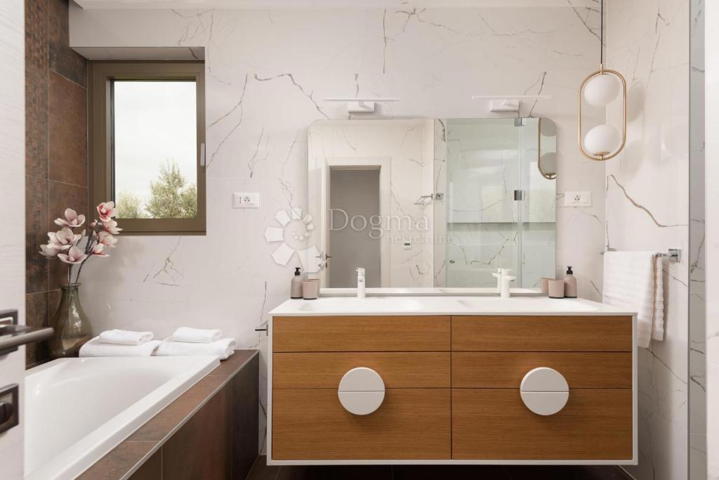 Hiša Smoković, Zemunik Donji, 350m2