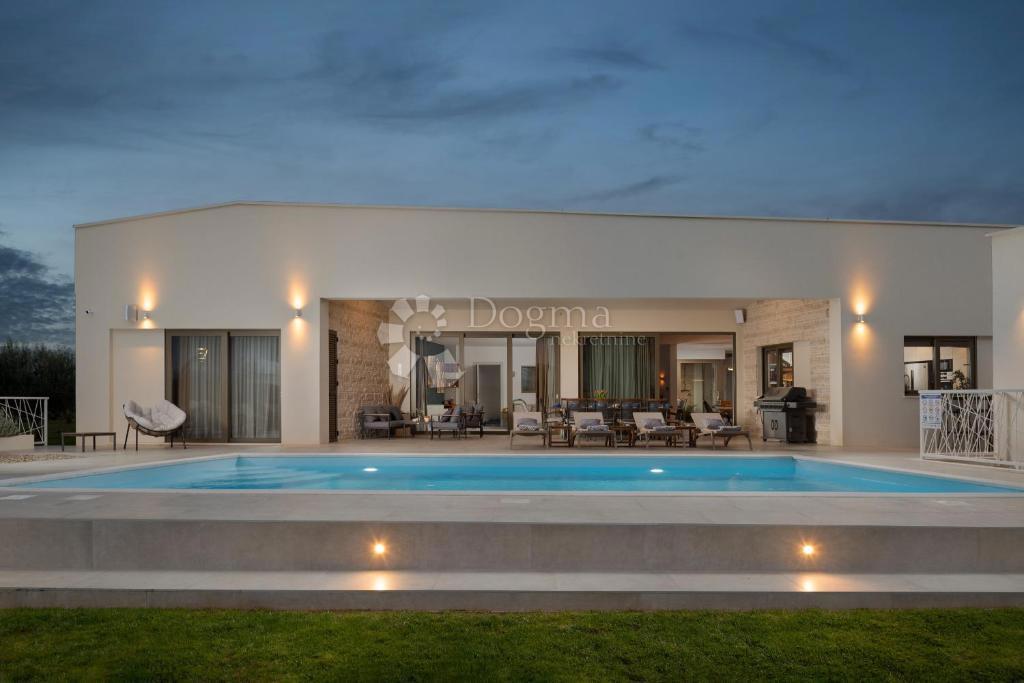 Hiša Smoković, Zemunik Donji, 350m2