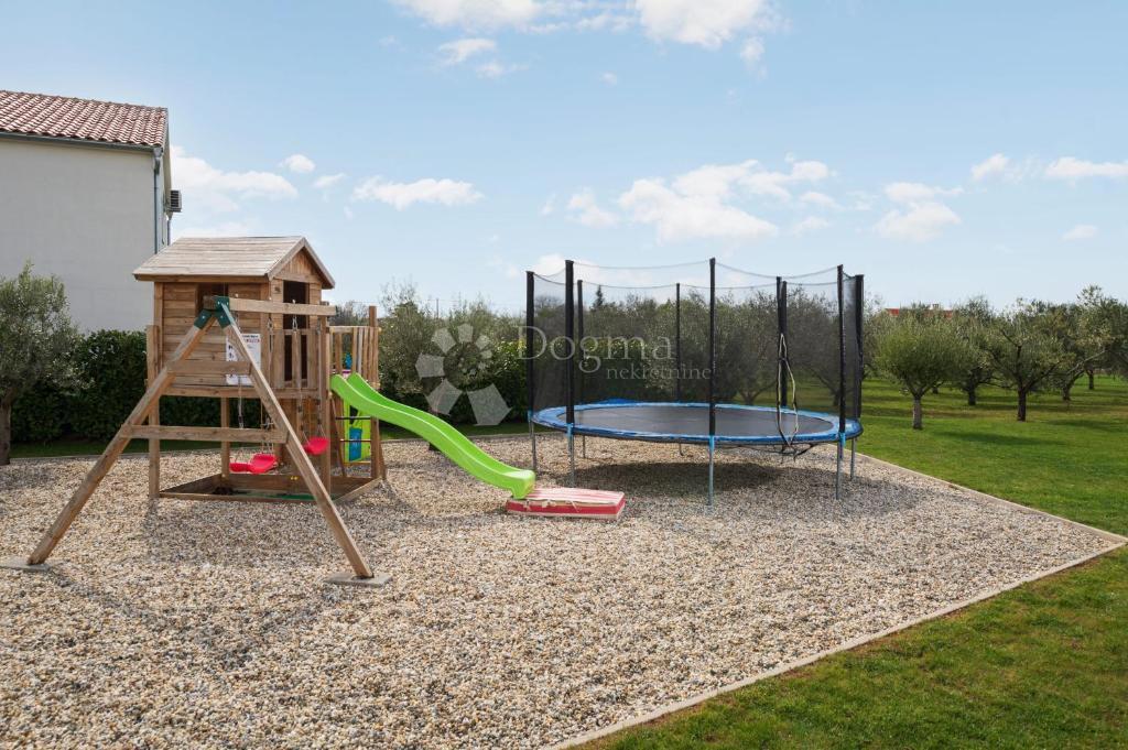 Hiša Smoković, Zemunik Donji, 350m2