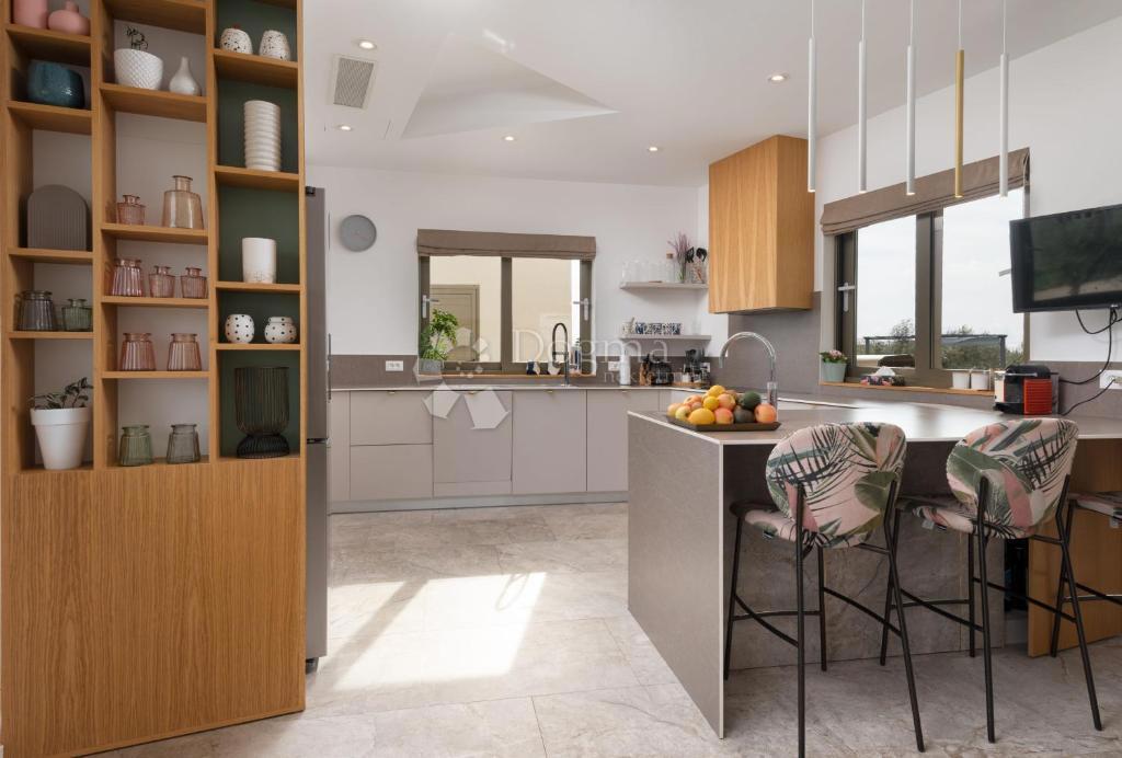 Hiša Smoković, Zemunik Donji, 350m2