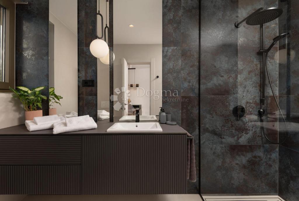 Hiša Smoković, Zemunik Donji, 350m2