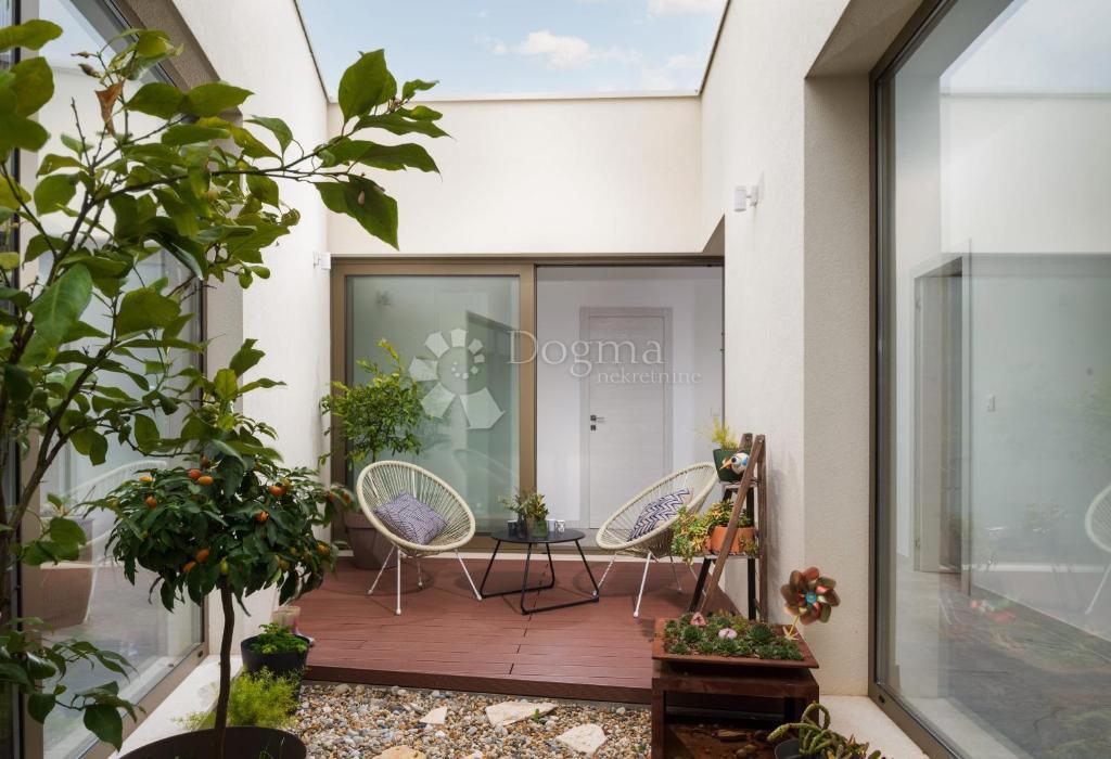 Hiša Smoković, Zemunik Donji, 350m2