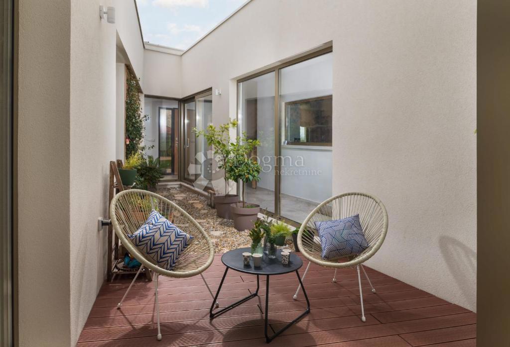 Hiša Smoković, Zemunik Donji, 350m2