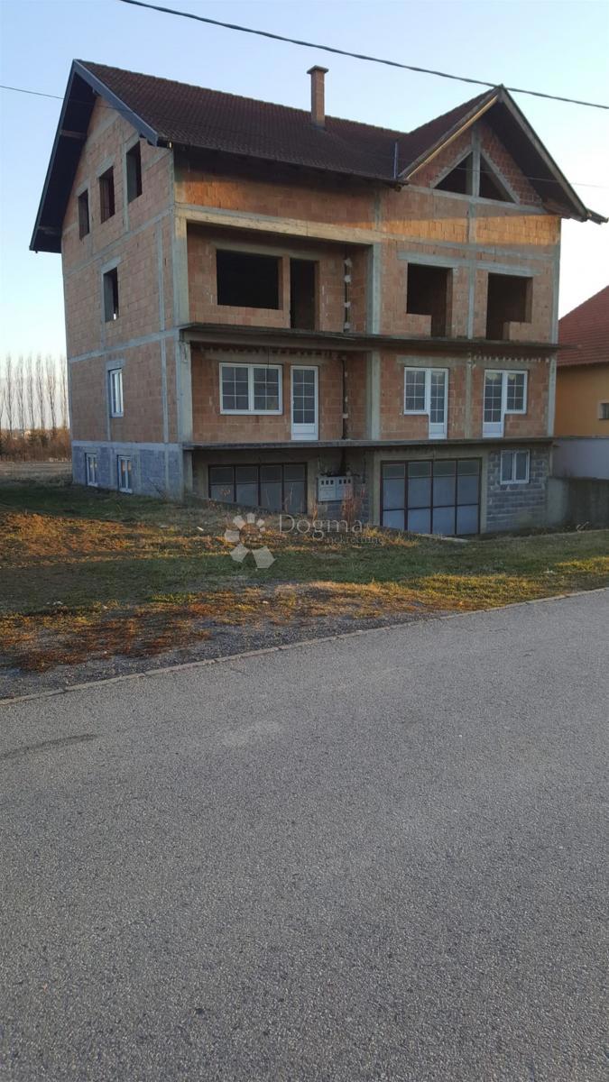 Hiša Podvinje, Slavonski Brod, 720m2