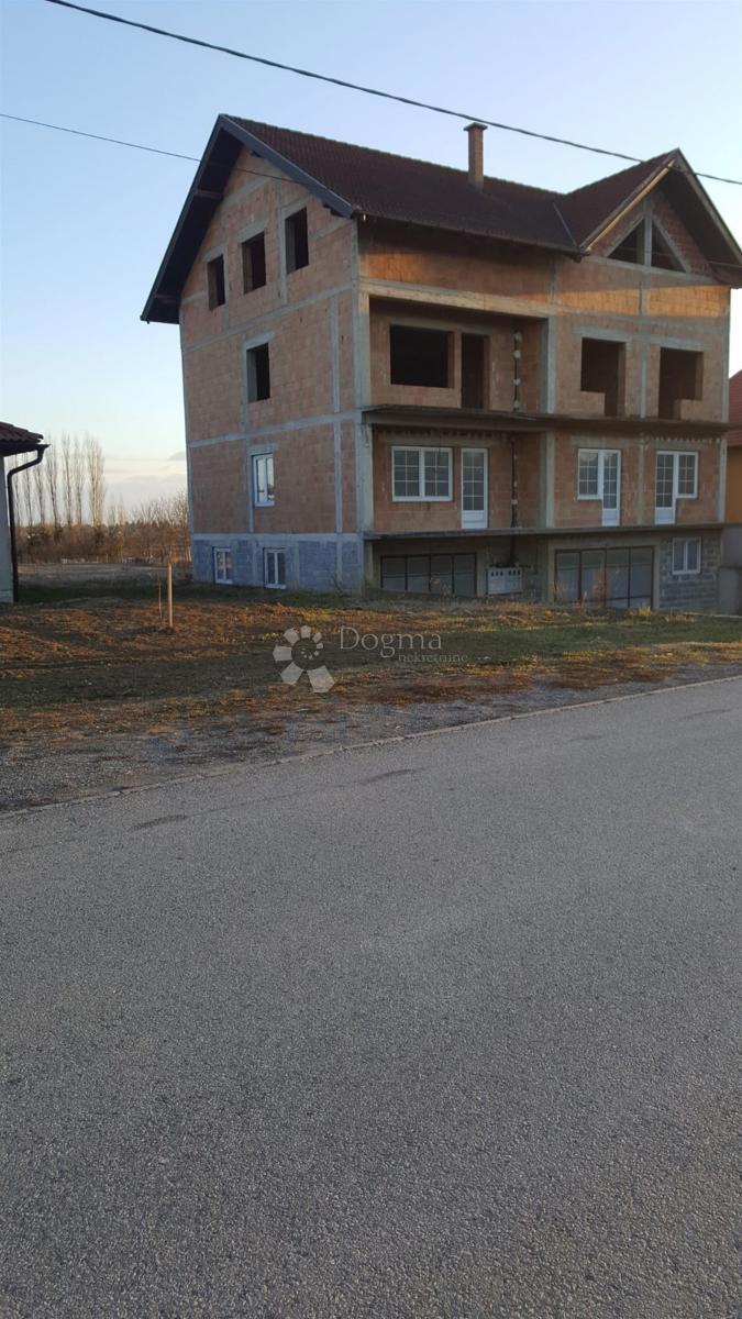 Hiša Podvinje, Slavonski Brod, 720m2